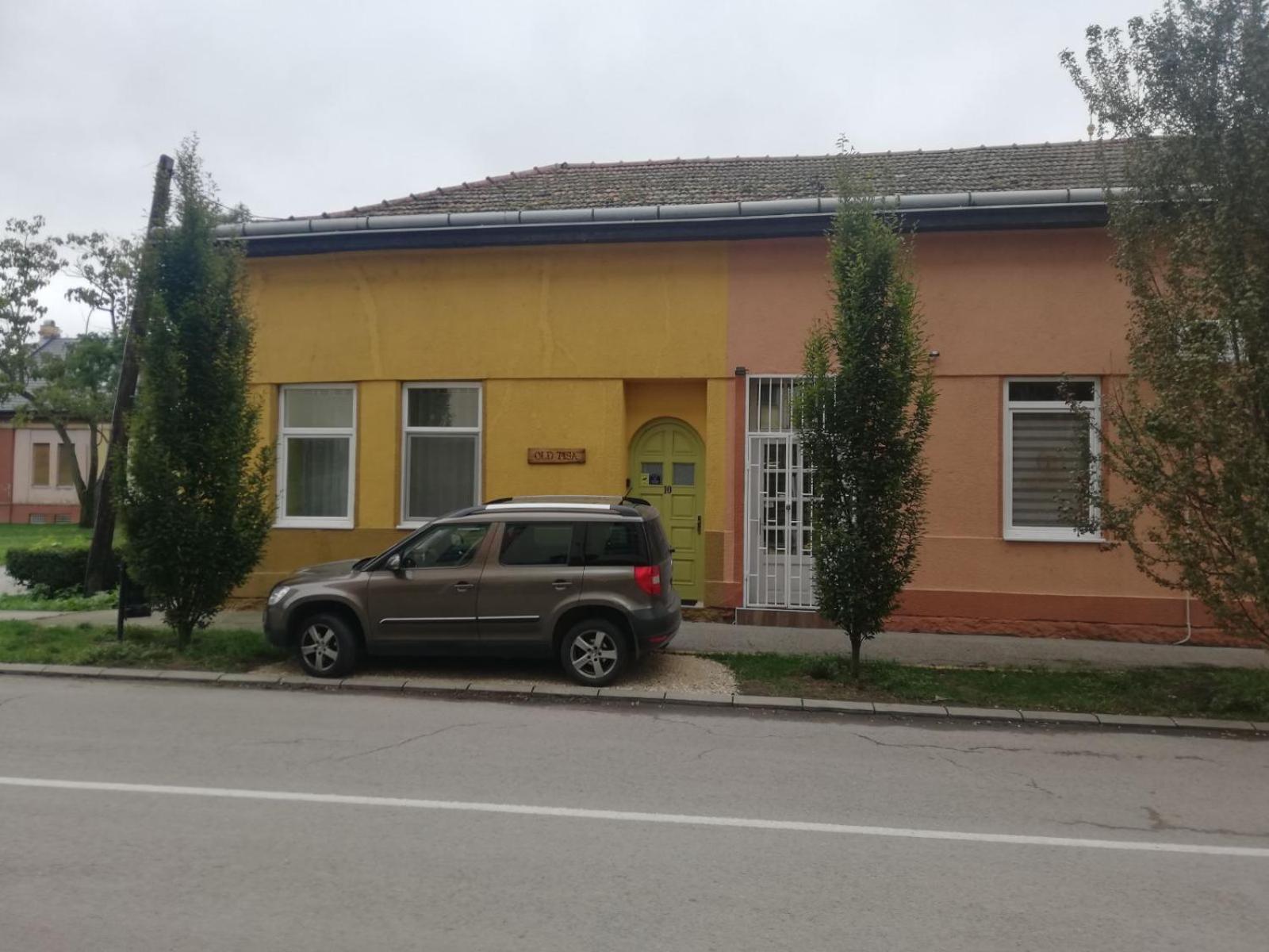 Old Tisa Apartment Senta Екстериор снимка